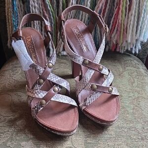 UGG Women's Crema Python With Wood Heels Size 8.5